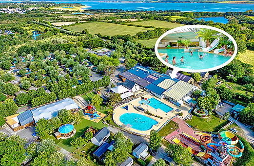 Parc aquatique, toboggans, piscines au camping CAPFUN Cenic à PENESTIN (56). Parc aquatique, toboggans, piscines au camping CAPFUN Cenic à PENESTIN (56).