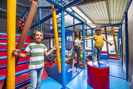 Structure de jeux intérieure pour enfants au camping CAPFUN Cenic à PENESTIN (56). Structure de jeux intérieure pour enfants au camping CAPFUN Cenic à PENESTIN (56).