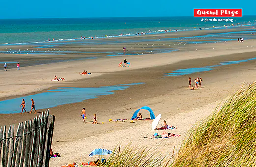 Grande plage de sable fin de Quend Plage, idéale pour se détendre en famille. Grande plage de sable fin de Quend Plage, idéale pour se détendre en famille.